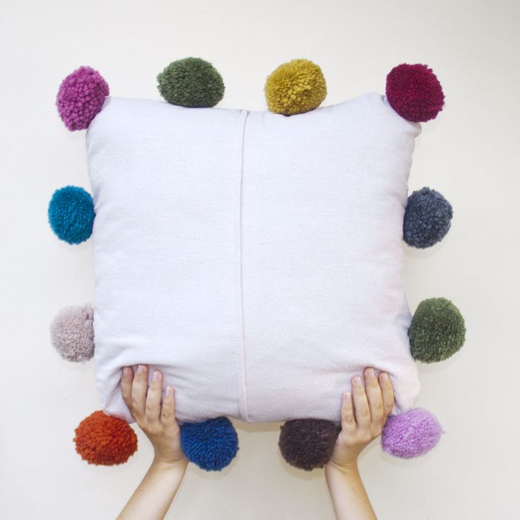 Cuscino con Pom Pom