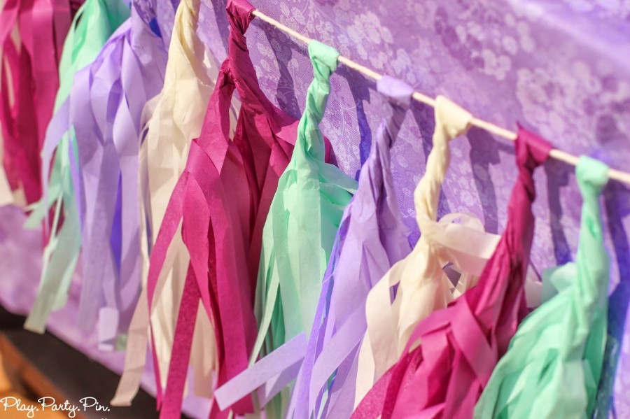 Tissue-garland (1 of 1)