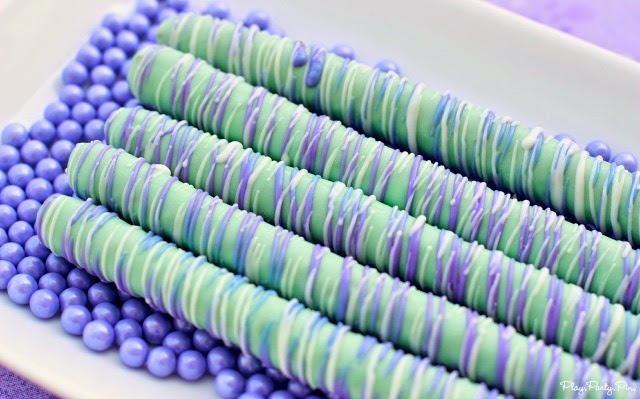 chocolate-covered-pretzels-mint-green