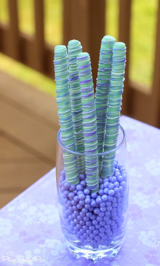 mint-green-and-purple-pretzels