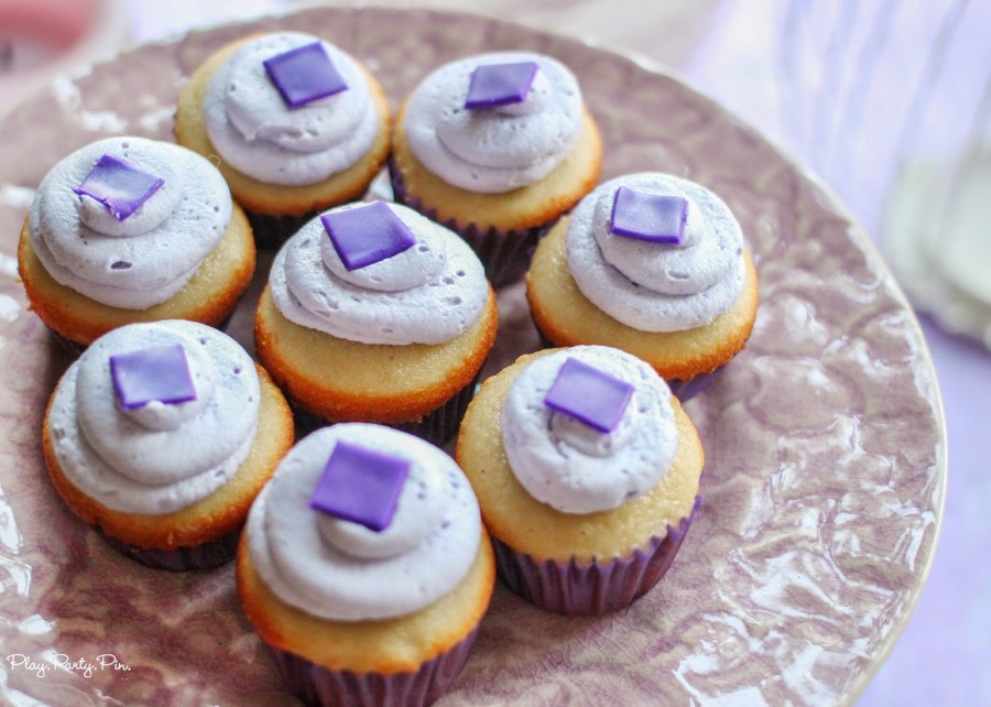 purple-cupcakes-full-plate (1 of 1)